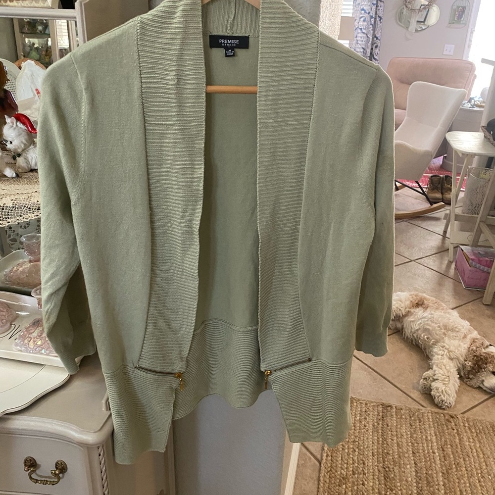 Premier size med cardigan. Very pretty Sage green